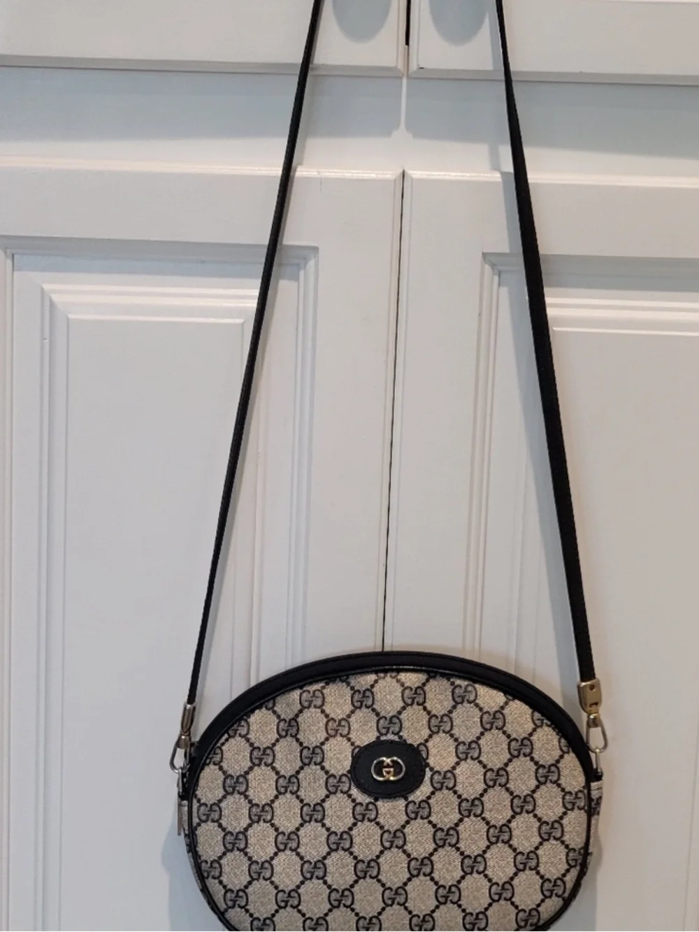 Authentic Gucci GG Supreme Beige Crossbody with Dark Blue Vintage and Rare